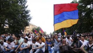 آلاف من الأرمن يحيون ذكرى المذبحة كل عام - أرشيفية