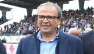 سقطة رئيس الصفاقسي تغزو الصحافة العالمية