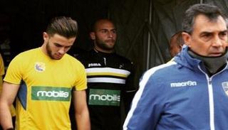 طيب مزياني خلال دخوله إحدى المباريات