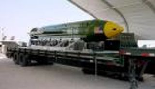 90 قتيلًا في قصف "أم القنابل" شرق أفغانستان