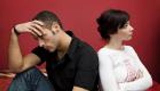 صورة.. مصري يعتذر لزوجته في صحيفة ورقية ويدهش الملايين