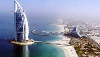   تسارع الأنشطة غير النفطية في الإمارات   