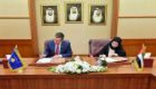 أمل القبيسي ورئيس برلمان كوسوفو يوقعان مذكرة تفاهم