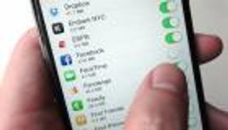 مصر .. برلماني يتبرأ من فرض رسوم على "فيسبوك"