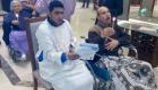 بالصور.. مصابو "مارجرجس" المصرية يحتفلون على كراسي متحركة