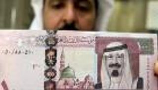 2.7 مليار دولار إيرادات ضريبة التبغ والمشروبات بالسعودية