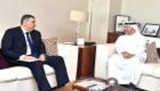 قرقاش يستقبل المنسق العام للهيئة العليا للمفاوضات السورية