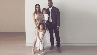 كاردشيان تحتفل بعيد الربيع مع أسرتها