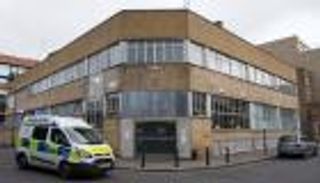 12 مصابا بعد إلقاء مادة حارقة في ملهى مكتظ بلندن