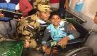 بالصور.. محمد رمضان مع أطفال السرطان بزي "الصاعقة"