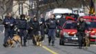 فرنسا تحبط هجوما "عنيفا وشيكا" قبل انتخابات الرئاسة