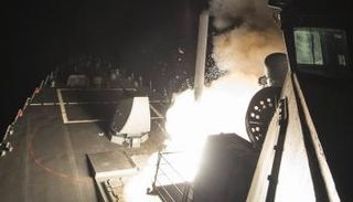 الضربة الأمريكية ضد مطار الشعيرات السوري - وكالات