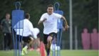 ديبالا على رأس قائمة يوفنتوس في برشلونة