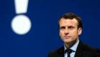 استطلاع: ماكرون يتشبث بتقدمه في سباق الرئاسة الفرنسية