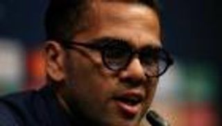 ألفيس: كبرياء مسؤولي البرسا يمنعني من العودة