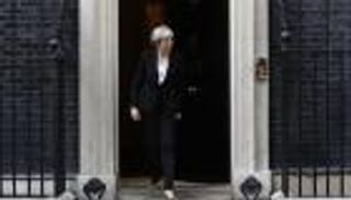 تيريزا ماي تتعهد بغلق "جنة بريطانيا" أمام الأوروبيين