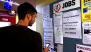 في بلاد المهاجرين.. الجنسية والعمل حلم صعب المنال