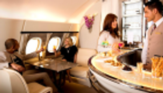 طيران الإمارات تعرض الصالون الجديد لـ"A380" في سوق السفر العربي