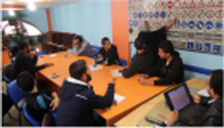 سميرة صيام .. فلسطينية تنافس الرجال في تعليم قيادة الشاحنات