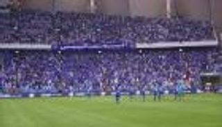 مشجع هلالي وفي يتحدى المرض من أجل الدوري