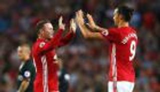 إبراهيموفيتش يجبر مورينيو على إعادة روني