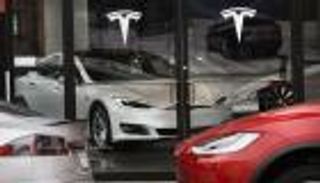 "تسلا" تسحب 53 ألف سيارة كهربائية من الأسواق