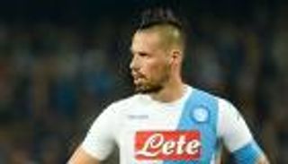 فيديو.. سذاجة قائد نابولي تهدي ساسولو هدف التعادل