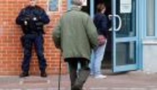 فرنسا تختار الرئيس 25 في حماية حالة الطوارئ