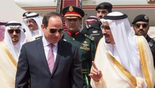 خادم الحرمين على رأس مستقبلي السيسي (واس)