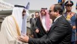 السيسي يغادر إلى الرياض لعقد قمة مع العاهل السعودي