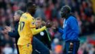 بالفيديو.. عدوا كلوب يحتفلان بإسقاط ليفربول