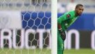 عيسى يصحح خطأه وينقذ العين من هدف إيراني مبكر