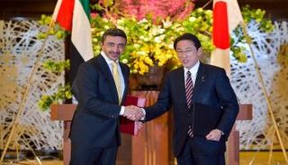 الشيخ عبد الله بن زايد آل نهيان برفقة وزير خارجية اليابان