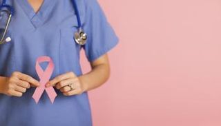 ما هو الرابط بين مستحضرات التجميل والعناية بالبشرة وسرطان الثدي؟