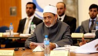 شيخ الأزهر يلقي كلمته خلال إحدى جولات حوار حكماء الشرق والغرب