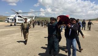 جنازة أحد ضحايا الهجوم على قاعدة للجيش الأفغاني