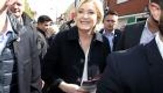 لوبان تكثف هجومها: ماكرون ضعيف أمام الإرهاب