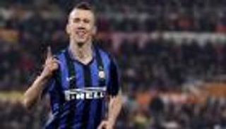 تقارير.. جناح إنتر يشعل الصراع بين تشيلسي ويونايتد