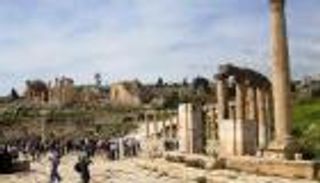 مدينة رومانية تجتذب سياحا أكثر من عدد سكانها