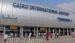 هبوط اضطراري بمطار القاهرة لإنقاذ راكبة