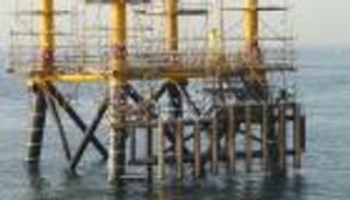 "دانة غاز" تبيع أول شحنة دولية من مكثفات النفط بمصر