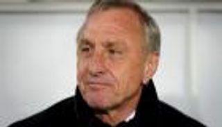 أياكس يطلق اسم كرويف على ملعبه