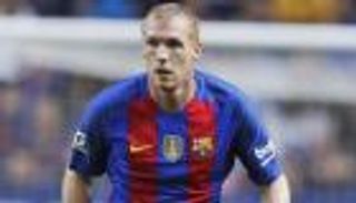 برشلونة يتخلص من مدافعه المُدخن