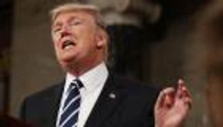 البيت الأبيض يدرس أمرا تنفيذيا بالانسحاب من اتفاقية نافتا