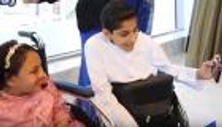 بالفيديو.. لقاء السعادة بين الطفلين "غانم وهبة" في أبوظبي