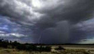 طقس السعودية: رياح وأمطار رعدية الجمعة