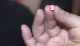 بالصور.. أصغر كتاب في العالم بوزن 0.23 غراماً