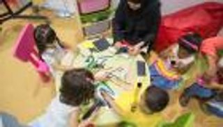 "ركن الإبداع" في "أبوظبي للكتاب" يعزز مفاهيم القراءة والتعلم المبتكر
