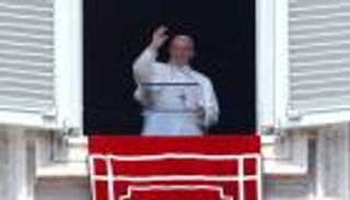 بابا الفاتيكان يصل القاهرة في مستهل زيارة تاريخية لمصر