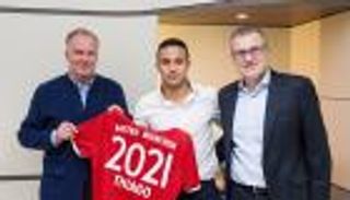 رسمياً.. ألكانتارا يجدد عقده مع بايرن حتى 2021